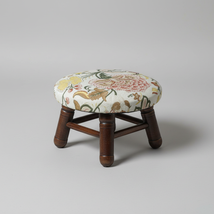 ‌Premium Velvet Upholstered Pouf Ottoman‌ - Solid Wood Leg Round Coffee Table Footrest European Style Extra Seat for Living Room